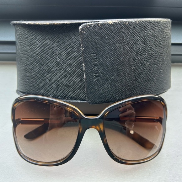 Prada🕶️Sunglassess - Picture 2 of 8